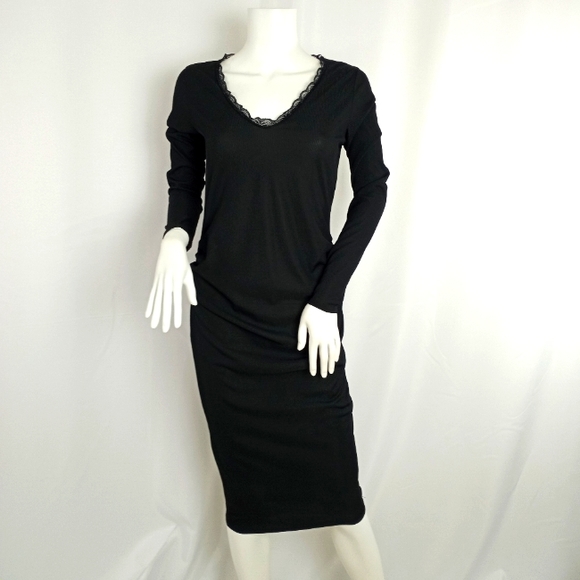 Boohoo Dresses & Skirts - Boohoo Maternity V-Neck Lace Trim Midi Dress NWT